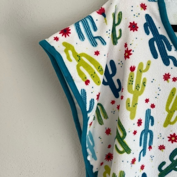 SAFDIE White Green Cacti Hooded Beach Towel - Picture 4 of 7